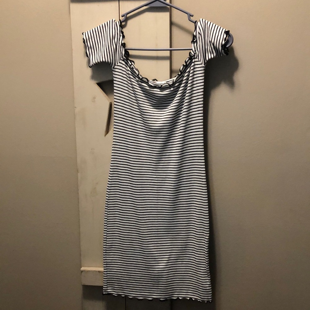 SALE 🎉 4 For $10 🎉 Heart & Hips Women’s Black/White Striped Dress